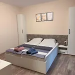 Danny Welcomes Appartement *