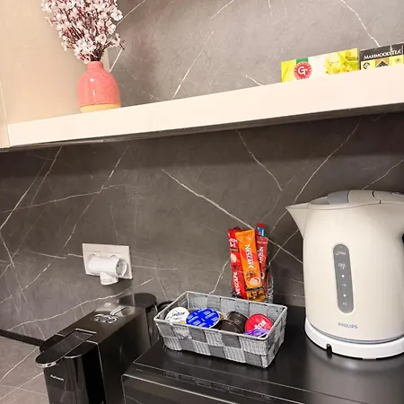 Danny Welcomes * בורגאס