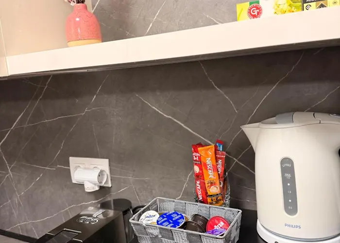 Danny Welcomes * בורגאס